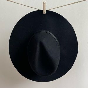 Rudsak black hat with leather detailing